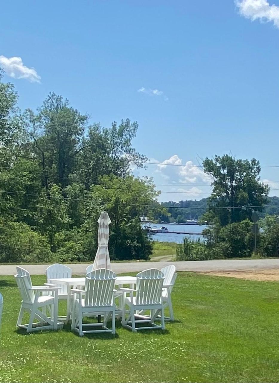 Beach House - On Lake Time Newport Экстерьер фото